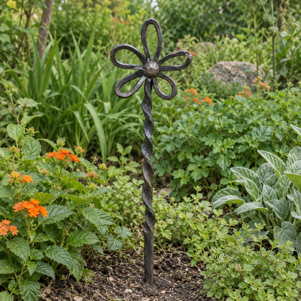 Gartenstecker aus Schmiedeeisen in Blumenform